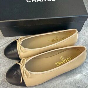 CHANEL Two-Tone Beige and Black Loafers